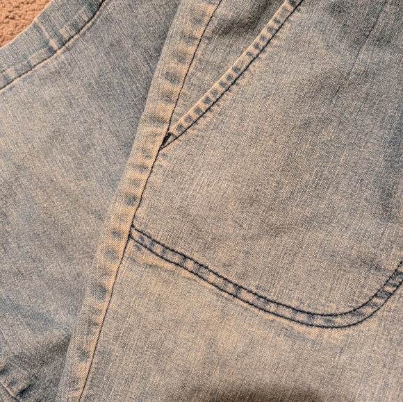 Women's Vintage White Stag Crop Denim Pants - Picture 12 of 12